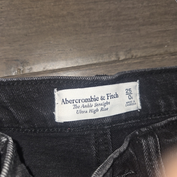 Abercrombie & Fitch Women's Dark Ankle Jeans - Picture 2 of 3